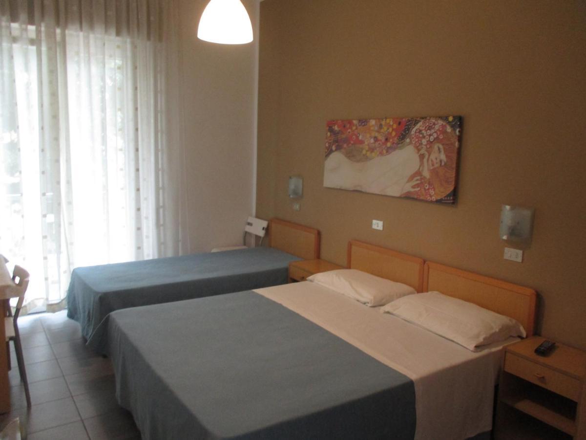 רימיני Hotel Abamar מראה חיצוני תמונה