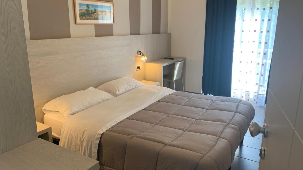 רימיני Hotel Abamar מראה חיצוני תמונה